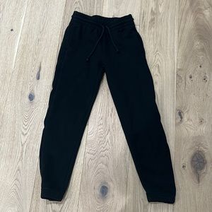 Aritzia boyfriend fleece TNA cozy black sweatpants